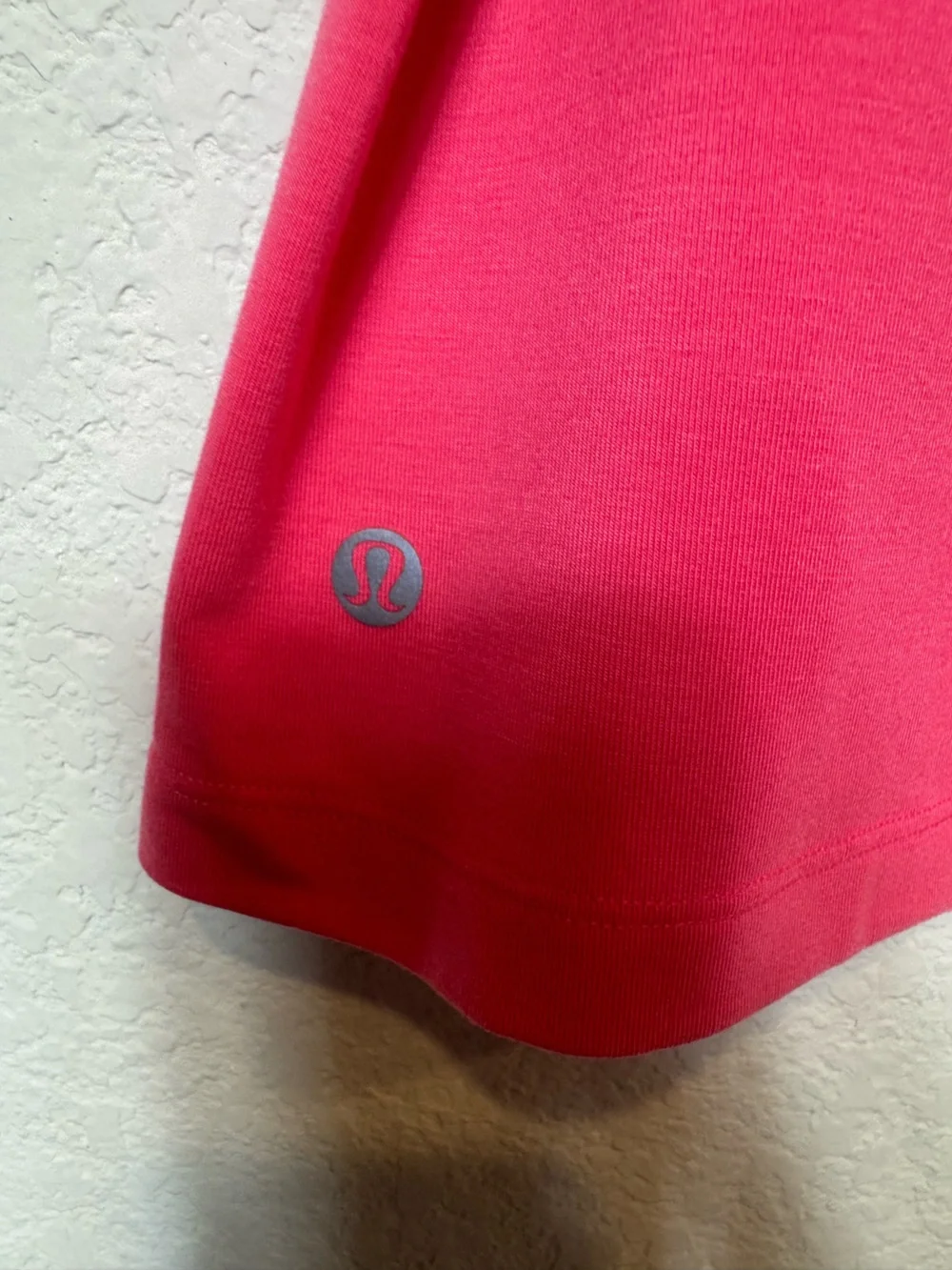 Lululemon Bright Pink Short Sleeve Tee Reflective Dots Side Slits Athleisure L